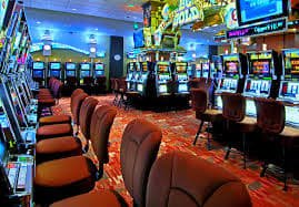 kk333 ဂိမ်းလော်ဘီ Live Casino နှင့် Slots ဂိမ်းများ ကစားနေသောမြင်ကွင်း